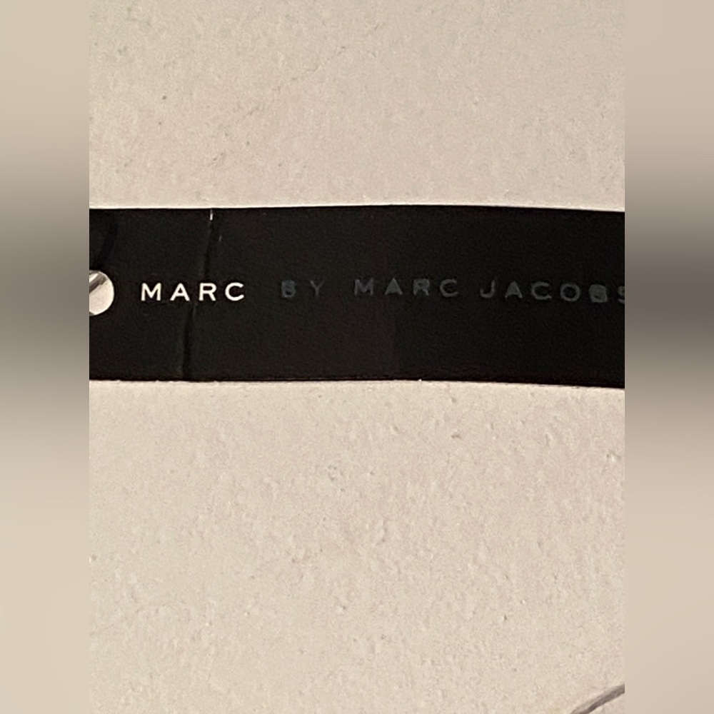 Marc Jacob’s Silicone Vibrant Green Braided Bracelet NWT - Picture 4 of 4